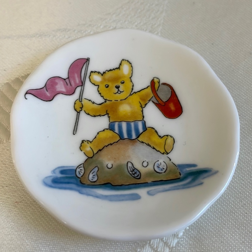 Fine Bone China made in England miniature plate Bear